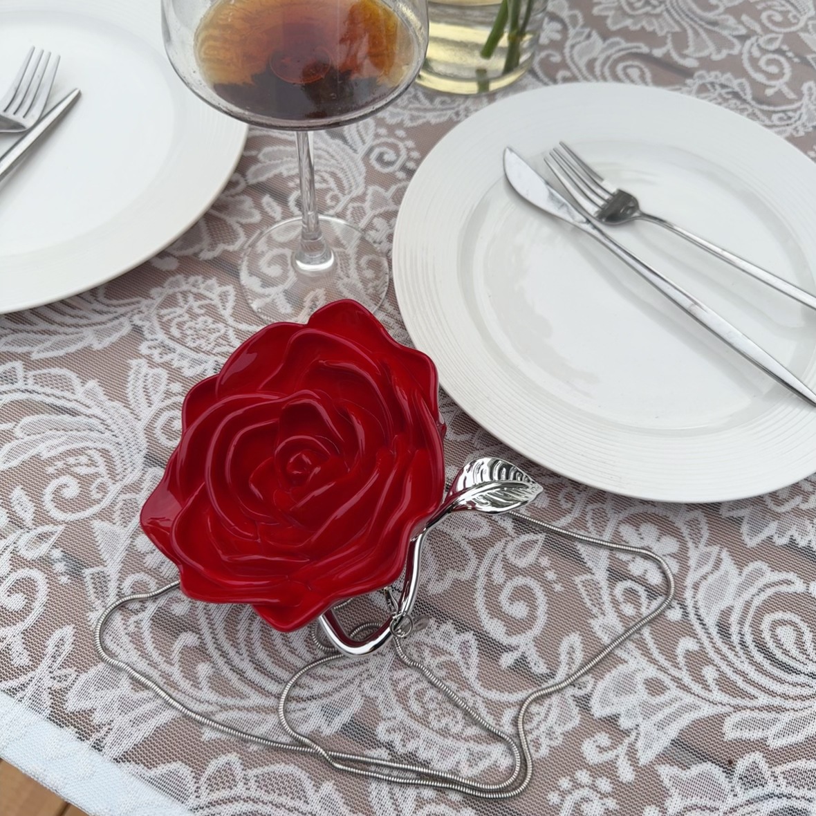 Elegant and stylish rose, versatile for autumn and winter, a box bag with a niche design and a sense of sophistication, a hand-held crossbody bag for dinner parties Item Picture