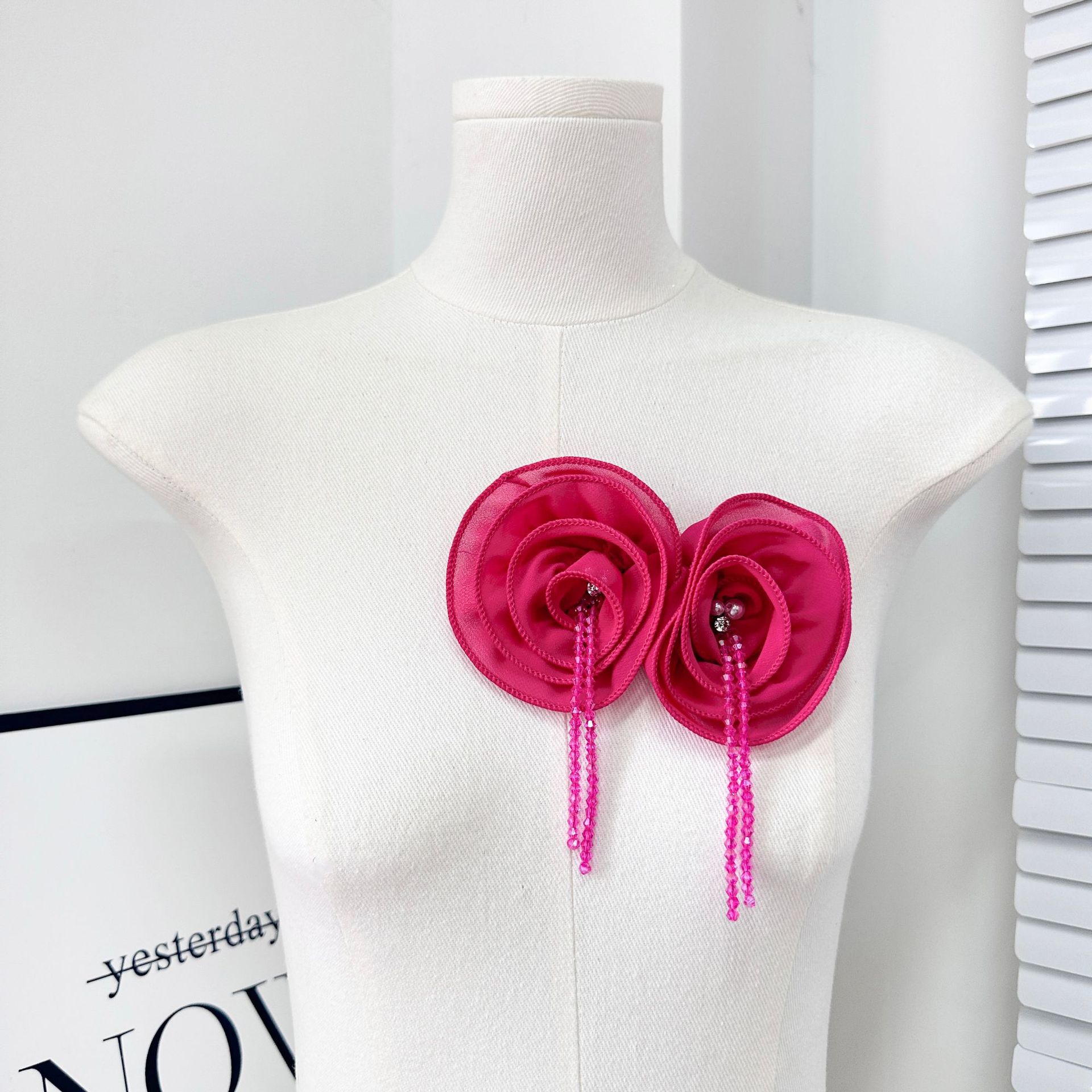 15cm en stock mariposa de nieve flor fringe colgante DIY tocado agarrar clip pecho flor maleta zapatos sombreros accesorios de ropa