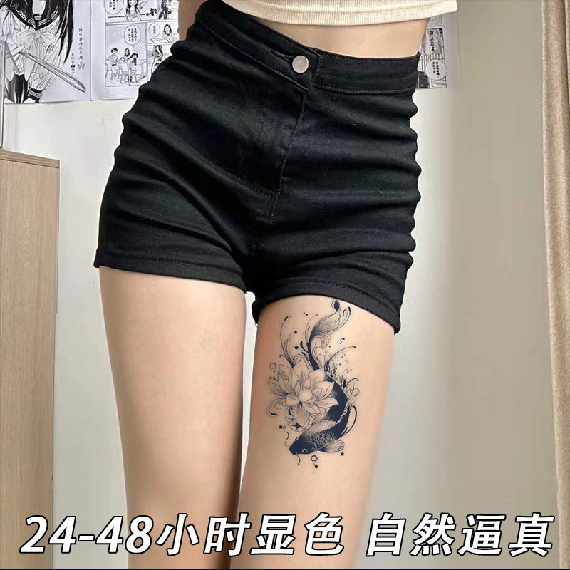 蓮の葉の間で魚が遊ぶタトゥーステッカー、セクシーなホットガールのハーフパーマネントジュース、長持ちする防水性の高価値タトゥー|undefined