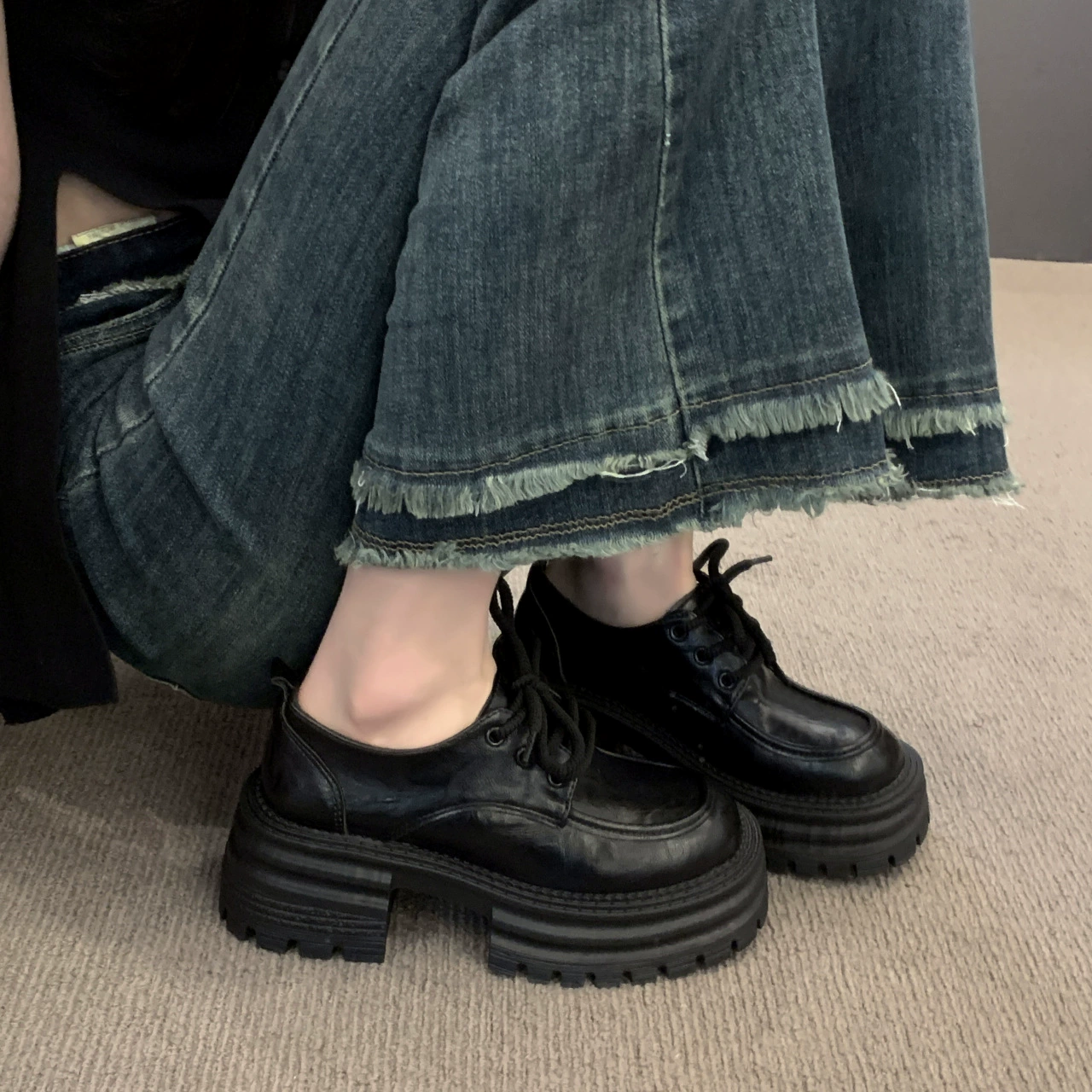 Wild коричневые ботинки Lefu Женская весна 2024 ретро английский стиль круглый шнуровка классический маленький кожаный ботинок Lefu обувь на толстой подошве