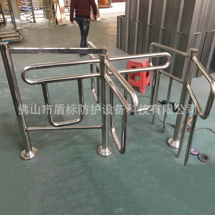 盾标防护现货批发人行道闸单限门超市景区工厂防钻十字拦杆单向门