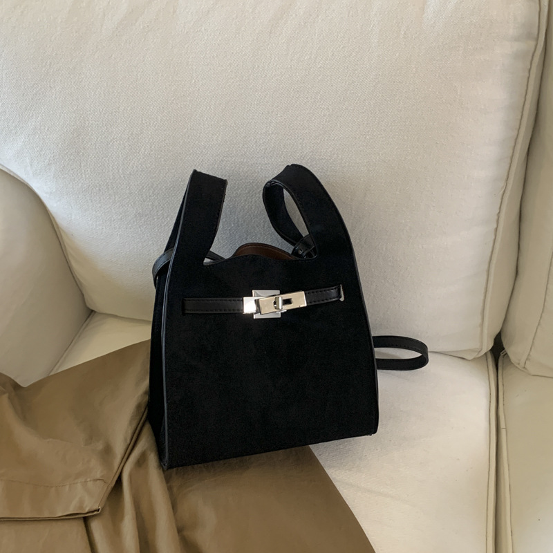 Nicho coreano Zhong esmerizado bolso de cubo de viaje mujer otoño / invierno 2025 nueva moda versátil bolso de hombro