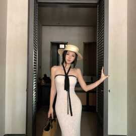 性感纯欲白色挂脖吊带抹胸连衣裙女夏季度假风修身绝美包臀长裙子