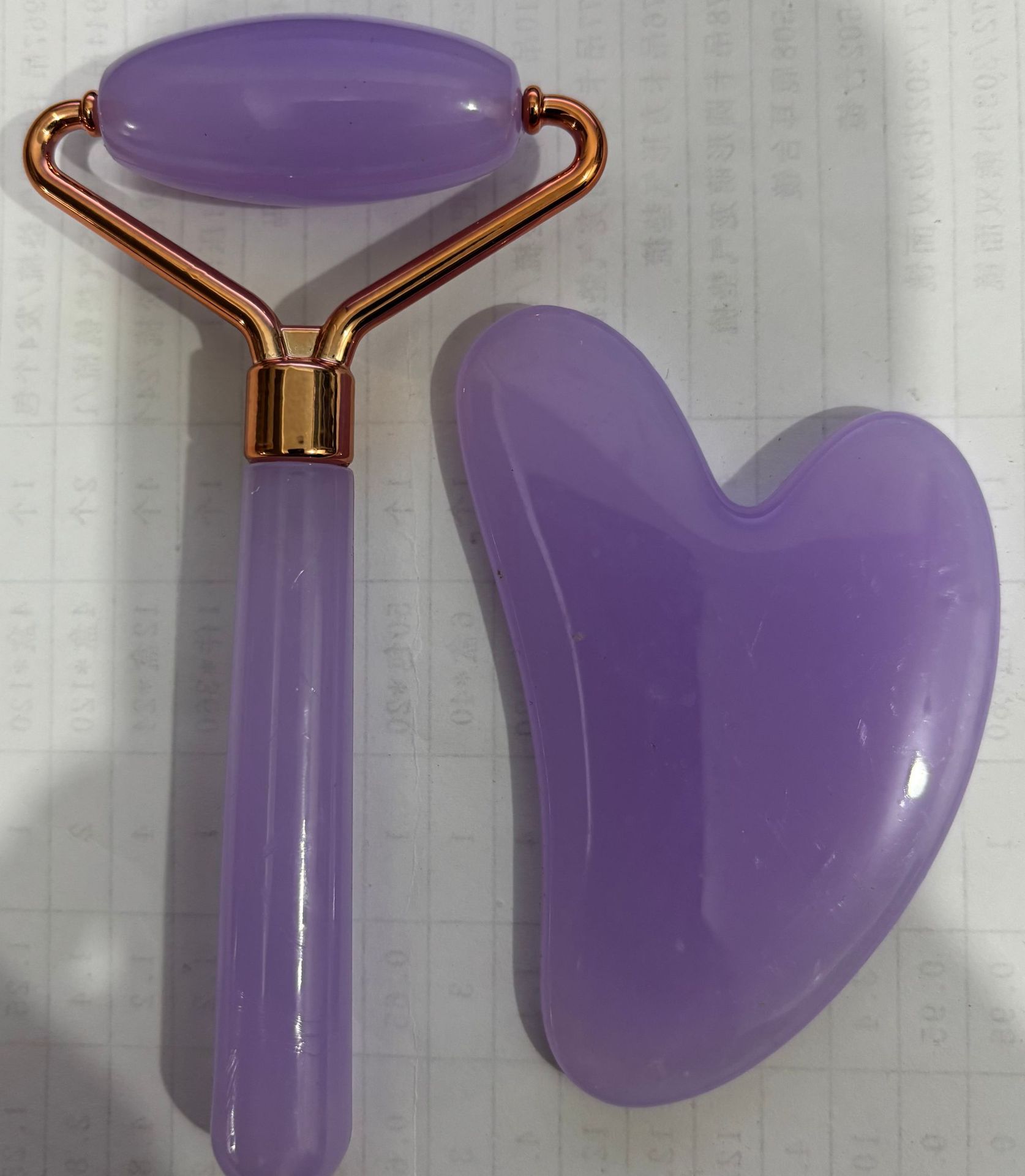 masajeador de rodillos de cristal de polvo en forma de corazón, masajeador de rodillos de doble cabeza, placa de belleza facial de cristal rosa