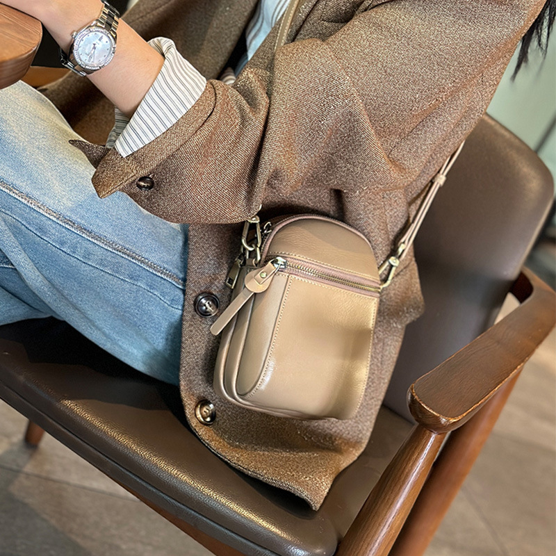 2026 Spring/Summer Genuine Leather Mini Bag - Versatile Single Shoulder Crossbody Vertical Niche Retro Mobile Phone Bag For Women - Thumbnail 6