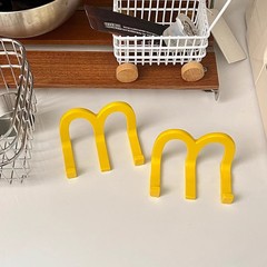 Golden Arches M タイプのマクドナルドのデスクトップ装飾品多機能小型学生携帯電話ホルダーは可愛くてクリエイティブで便利です