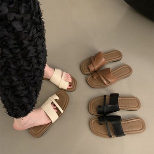 Design Niche Flat Brown Thong Slippers Autumn and Winter Outfit Beach Sandals Soft Sole Women's Shoes Romans