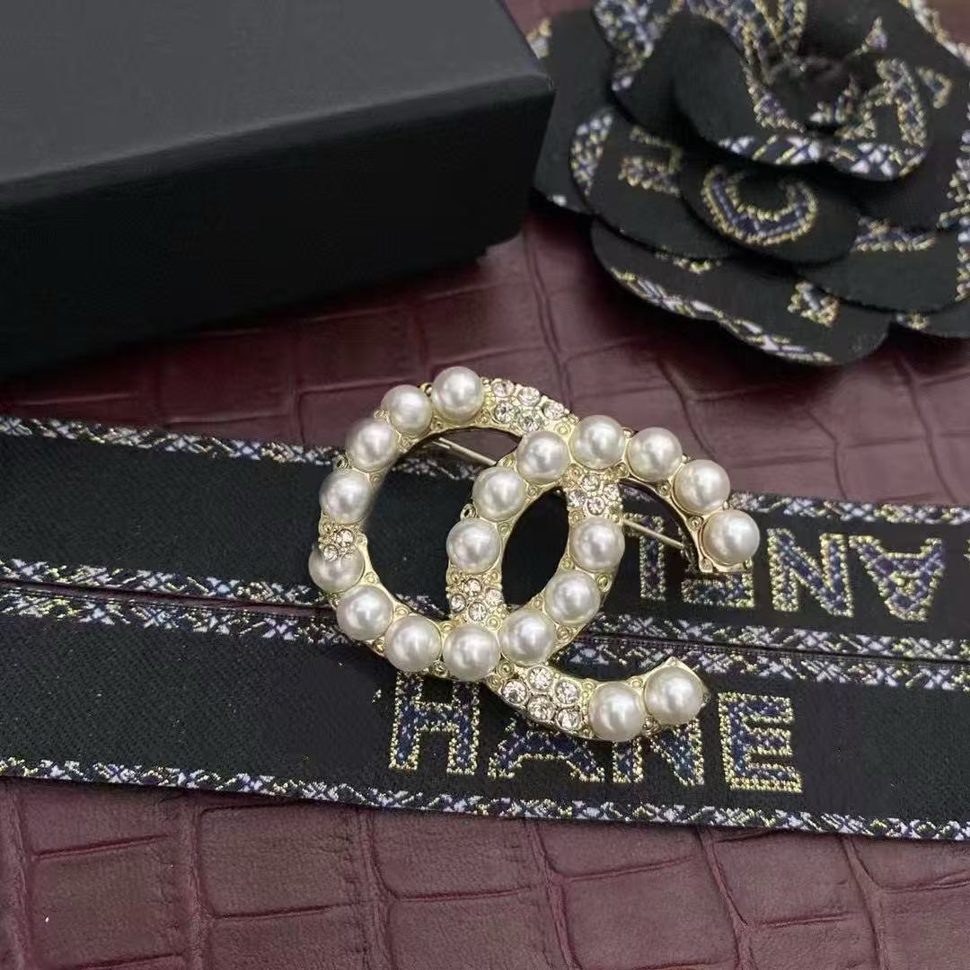 Classic Chanel-Style High-End Gold-Plated Brooch, Fashionable Retro Star Ocean Personality Trend, Sweet and Cool Heart Design