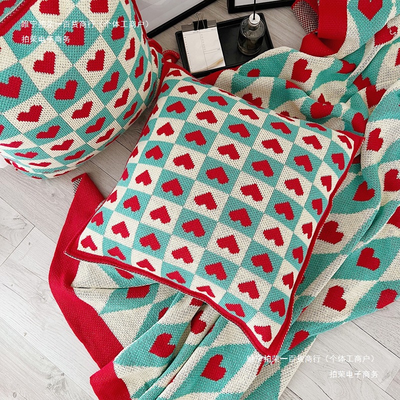 格子靠垫抱枕卧室0羽绒爱心沙发客厅床上感样板间装饰85丝套