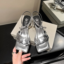 �n��~7.5CM�ָ�ܛ����Ƭһ�֎���Ь�yɫ¶ֺ��ŮЬ�ļ��пո߸�Ь