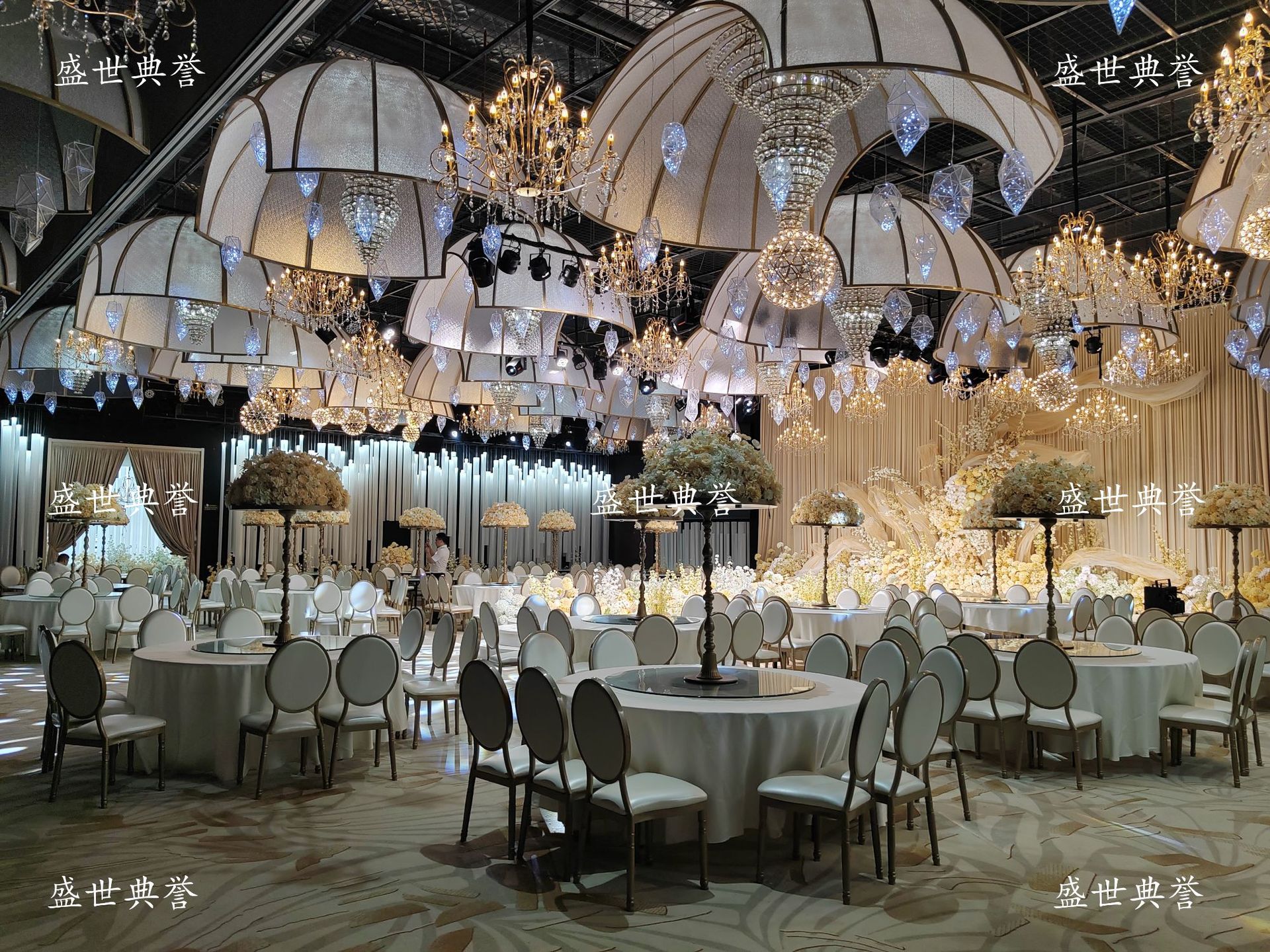 Taizhou hotel de cinco estrellas banquete mesa y silla restaurante banquete de boda plegable silla trasera redonda de comercio exterior boda tema silla de sol pic 26