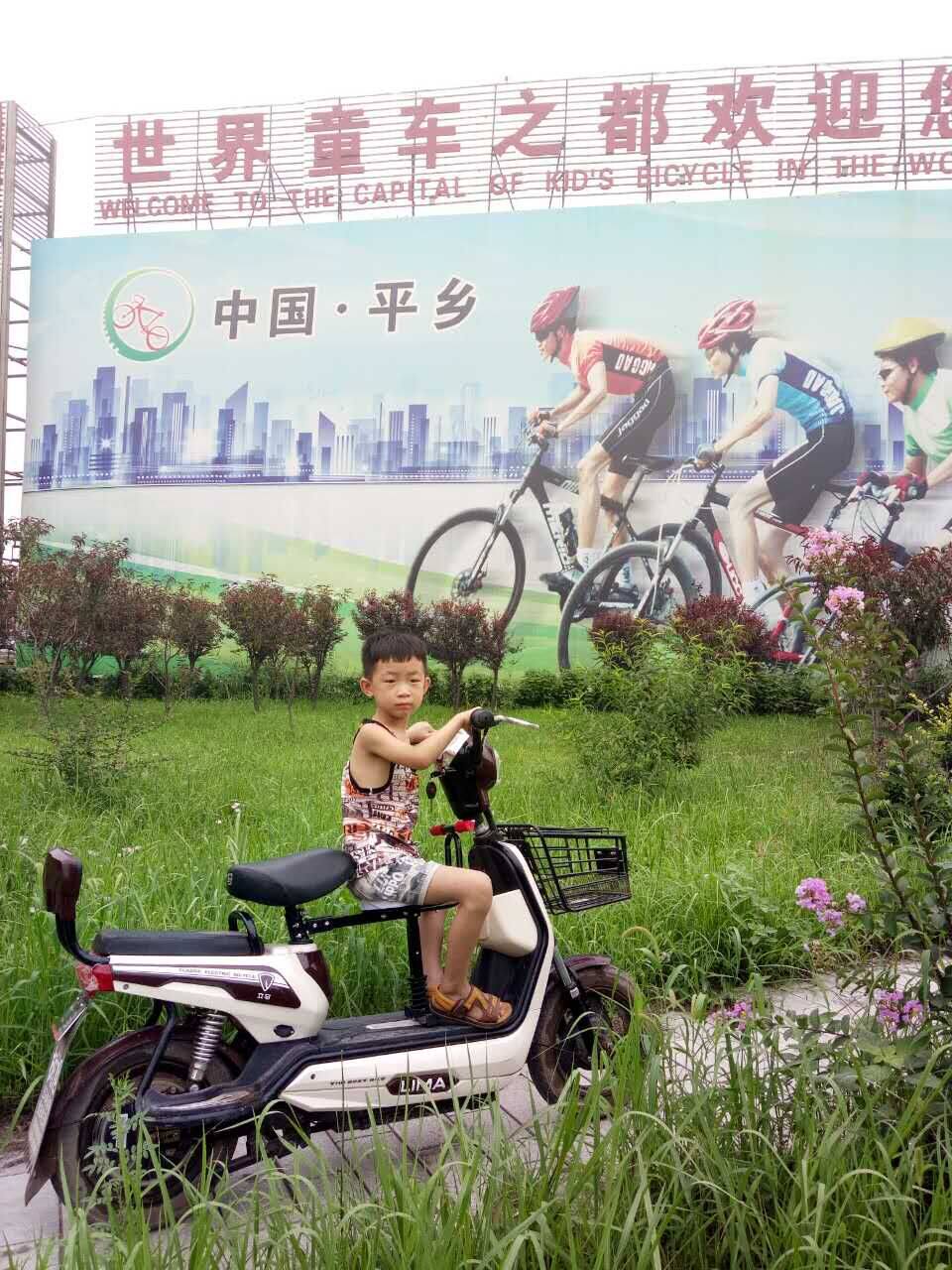Electric Scooter with Simple and Safe Child Front Seat, Bicycle Baby Support Footrest, Shock-Absorbing Seat