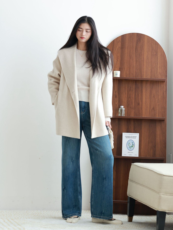 【限定特価】軽やかな高級感のROW風高級羊毛ショート丈両面ウールコート、上品で万能な大きな襟付き|undefined