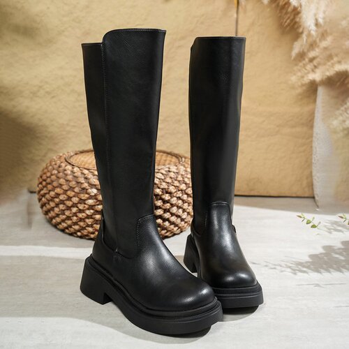 New trendy boots that unleash feminine charm, not to be missed!