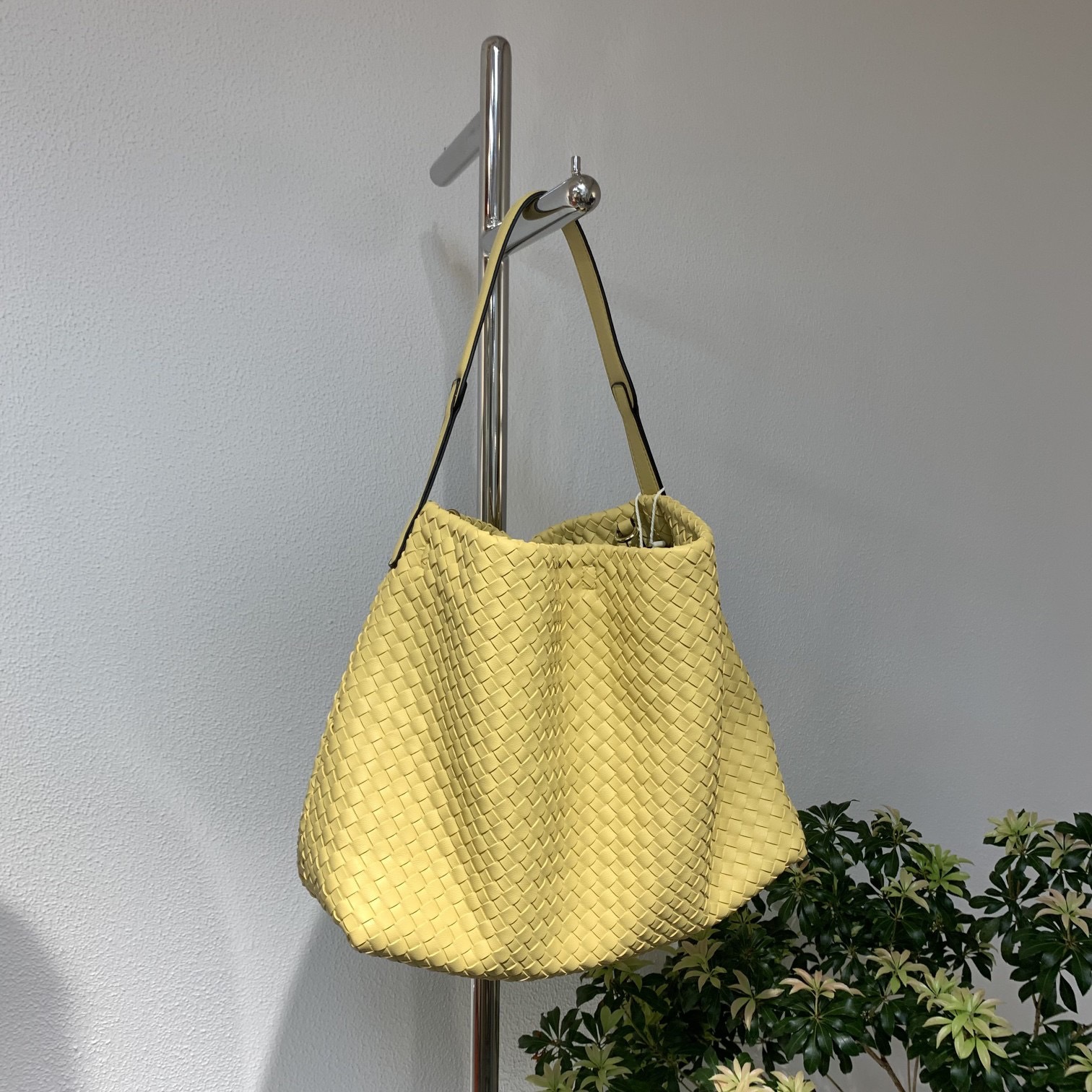 675g Weight Pu Leather Lining Material Weave Fashion Element Hook Loop Closure Type Double Shoulder Straps Strap Type Shoulder Bag Bags Type Daily, Street, Shopping Occasion Pu Leather Material Solid Color Pattern All Seasons Season Women's Gender Vintage Style, Streetwear Style Bucket Shape Large Size Women's Large Pu Leather Solid Color Vintage Style Streetwear Weave Bucket Hook Loop Shoulder Bag 9