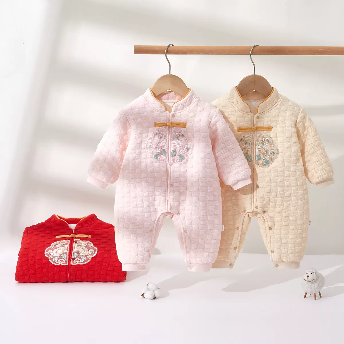 新生婴儿衣服冬季加厚棉衣保暖女宝宝纯棉连体夹棉哈衣爬服拜年服