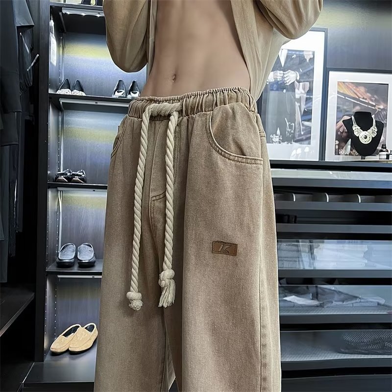 Hong Kong tendencia masculina verano nuevo 2026 personalidad letras vaqueros de estilo