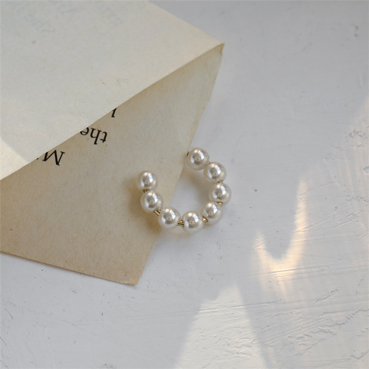 New Simple Fashion Pierceless C-shaped White Pearl Ear Clip Wholesale Nihaojewelry display picture 9