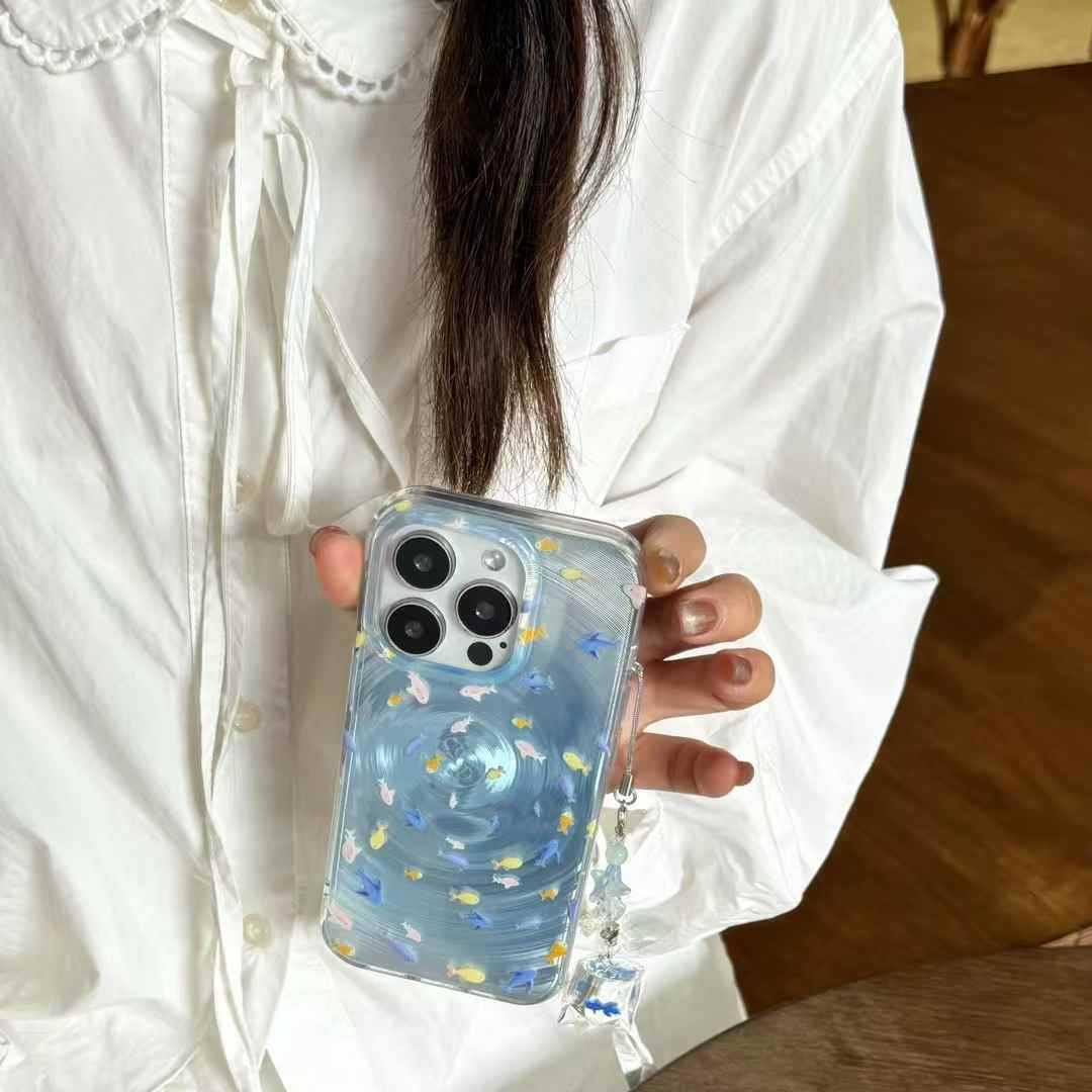 Colgante de Pez Colorido con Diseño Simple en Espiral para Funda de iPhone 16 Pro Max, Compatible con iPhone 15/13/14/17P para Mujer