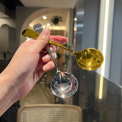 厚いステンレスの丸いスプーンの長い柄の韓国式のスプーンのアイデアの金色のスプーンの家庭用のかわいい子供の食事のスープ