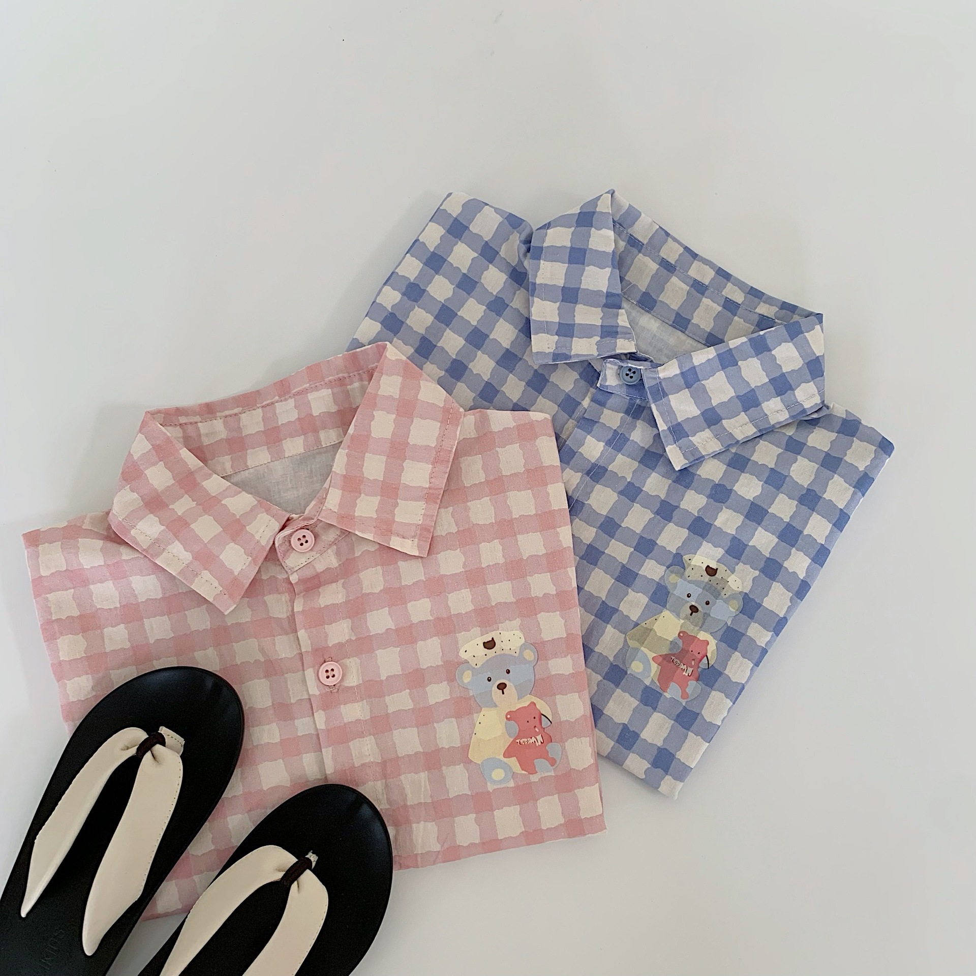 Camisa de manga corta para niños Maibao 2025 verano nuevo estilo coreano para niños y niñas camisa de algodón de dibujos animados a cuadros