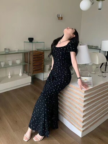 Black floral short-sleeved dress, summer dress, women's 2025 new style, medium and long slimming A-line dress with suspenders