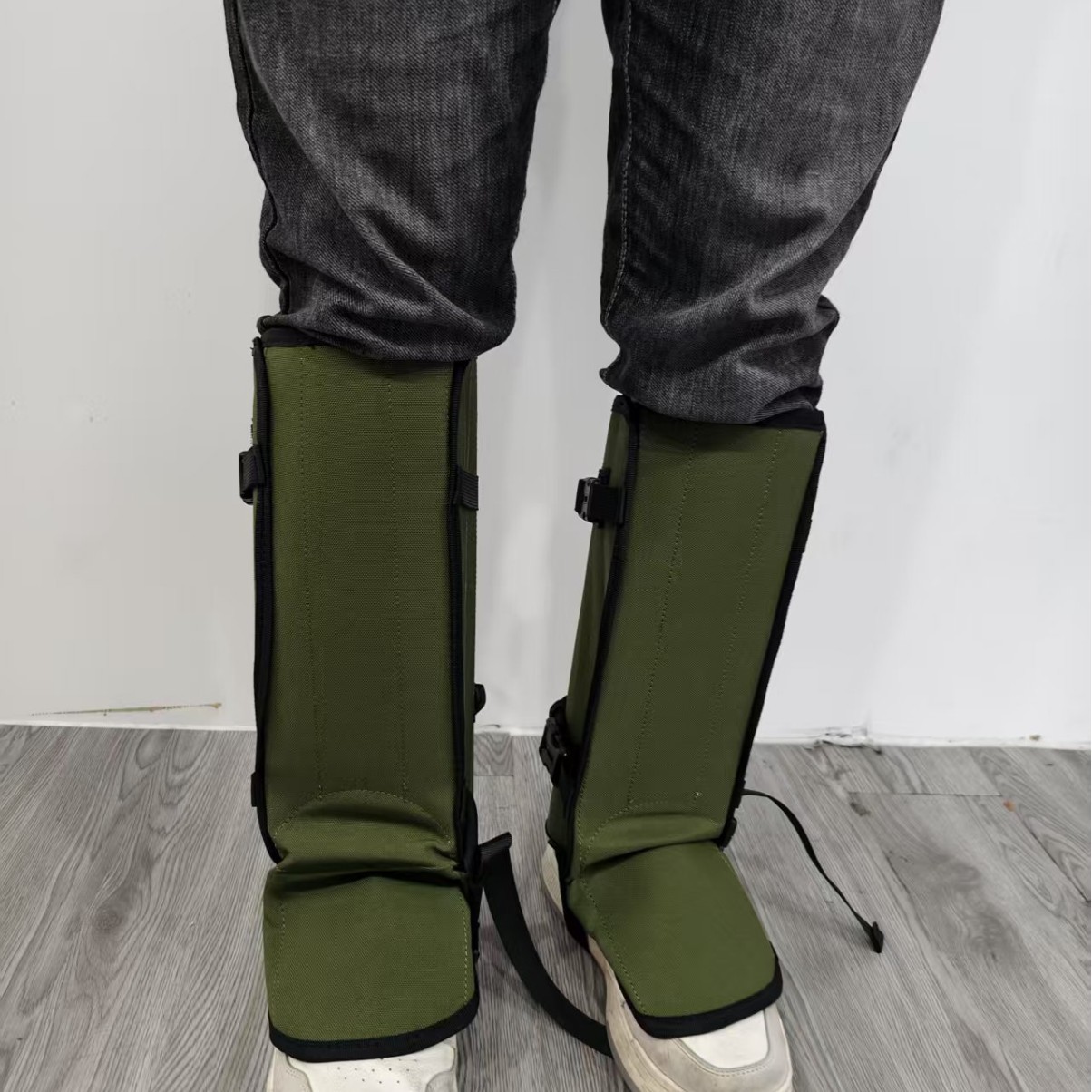Outdoor Mountaineering and Camping Knee Pads, Jungle Anti-Mosquito and Anti-Snake Bite Leggings and Foot Covers, Winter Hiking Leggings and Outdoor Leggings