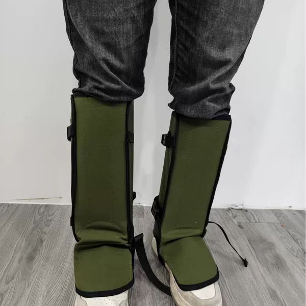 Outdoor Mountaineering and Camping Knee Pads, Jungle Anti-Mosquito and Anti-Snake Bite Leggings and Foot Covers, Winter Hiking Leggings and Outdoor Leggings