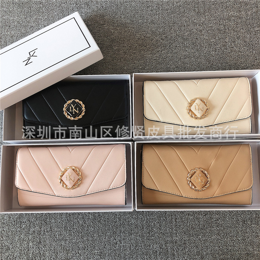 LYN ACCS 新款压纹橄榄扣包盖式长款钱包 配礼盒