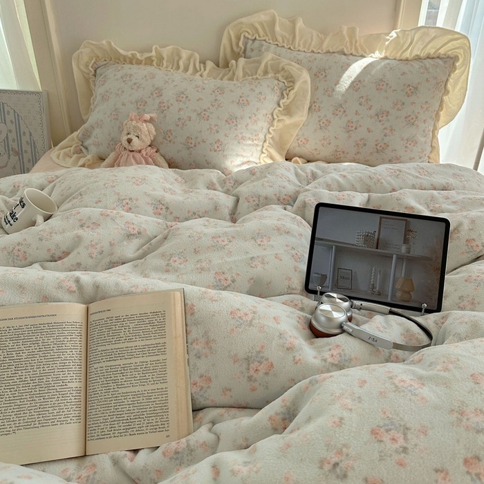 Cama de seda de leche coreana de clase A cuatro piezas en invierno engrosado pequeño encaje de flores trituradas bebé dormitorio de seda tres piezas 3