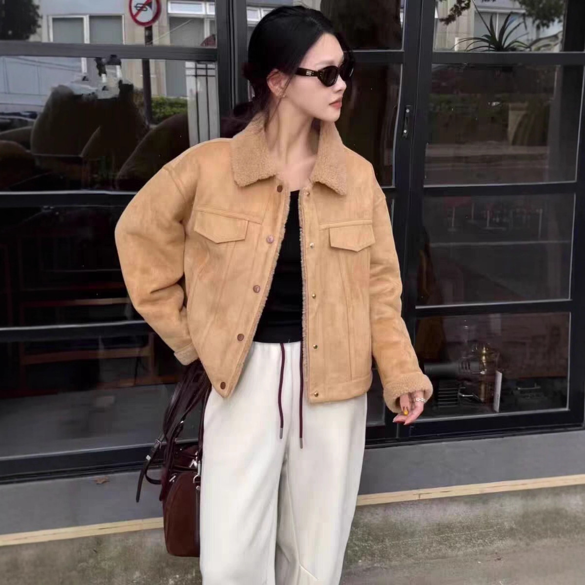 Fur Integrated Thickeneded Warm Lapel Motorcycle Jacket for Women 2025 Winter New Design Retro Lamb Wool Jacket