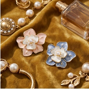 Versatile Camellia Brooch with a Small Fragrance Style, Luxurious and Elegant Enamel Painted Flower Pin, Neckline Anti-Exposure Buckle