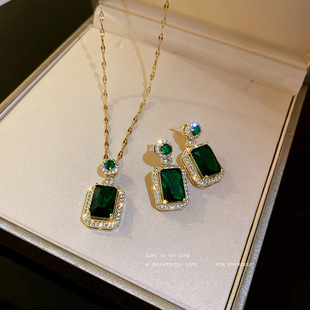 Retro high -grade earrings temperament clavicle chain 925 silver needle vermiculite emerald crystal geometric earrings necklace set