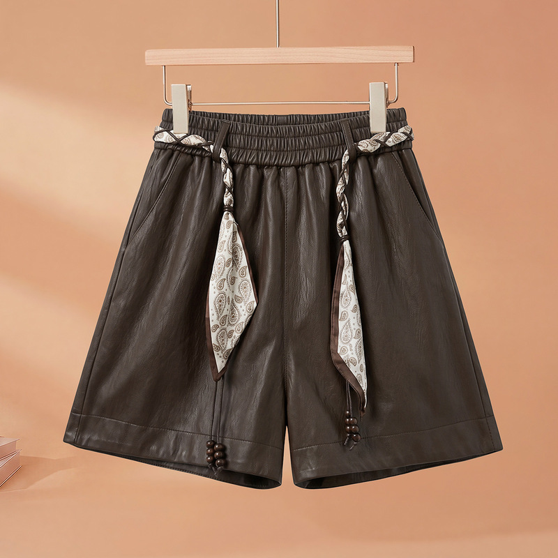 High-end sheepskin shorts 2026 autumn and winter new style, fashionable elastic waist, loose fit, trendy and age-reducing boot shorts High-end sheepskin shorts 2026 autumn and winter new style, fashionable elastic waist, loose fit, trendy and age-reducing boot shorts