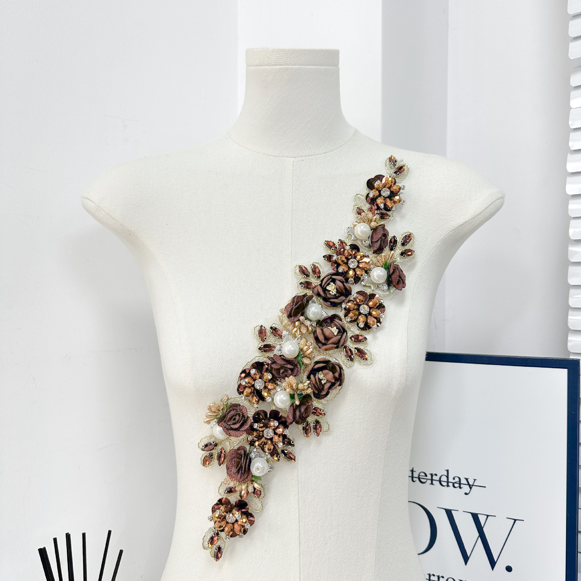 accesorios de ropa bolsas sombreros DIY decoración cuentas bordadas piezas de clavos manuales cuentas sequillas vestido de boda encaje vidrio pegatinas