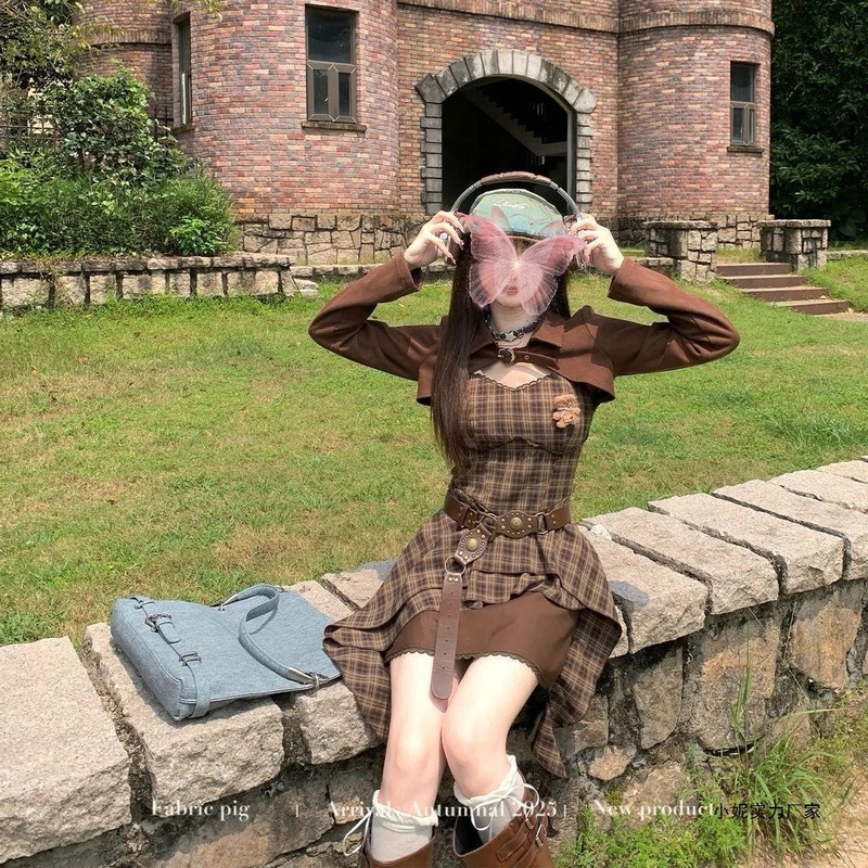 川西回忆 复古咖色格纹吊带连衣裙女秋季短款裙子|undefined