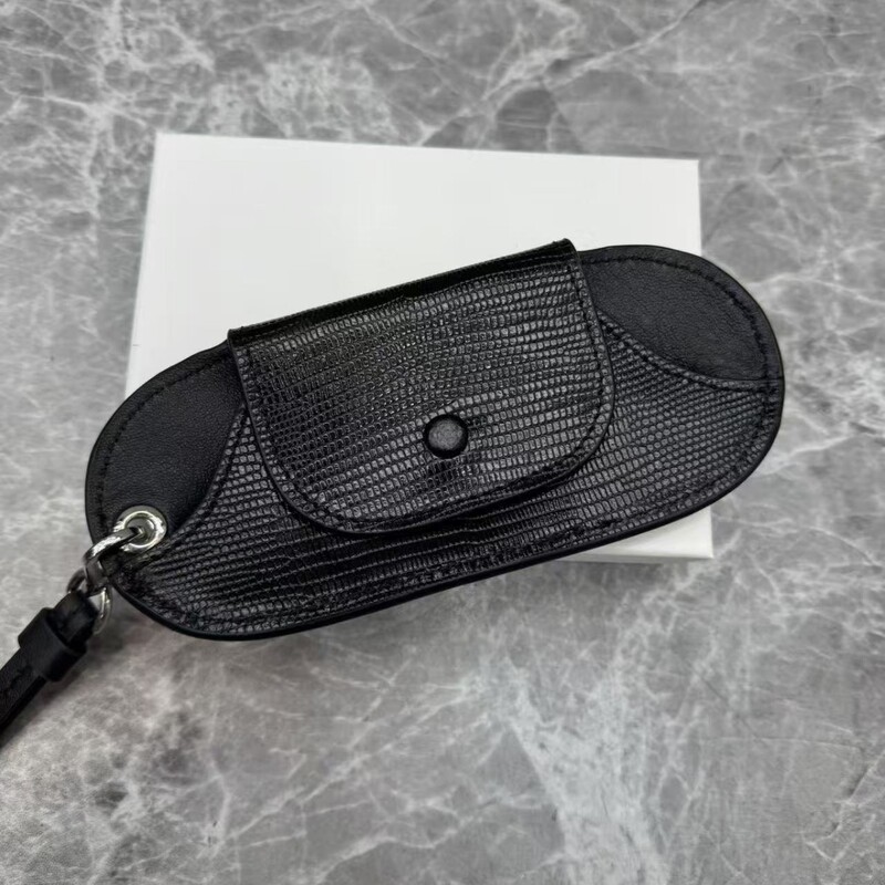 Le's Same Style Portable Glasses Case, Made of Top-Layer Cowhide, Unisex, Simple Neck-Hanging Glasses Case, Clothing Accessory Le's Same Style Portable Glasses Case, Made of Top-Layer Cowhide, Unisex, Simple Neck-Hanging Glasses Case, Clothing Accessory