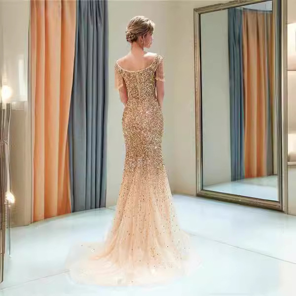 Vestido estilo eBay para mujer, nuevo modelo 2025, estilo europeo y americano, sexy, con manga raglán, cuello en V y falda larga con detalles dorados.