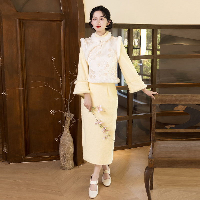 New Chinese Style Suit Skirt 2025 Autumn and Winter Velvet Cheongsam Skirt Pink and White Plum Blossom Fur Thickeneded Vest Bottoming Dress New Chinese Style Suit Skirt 2025 Autumn and Winter Velvet Cheongsam Skirt Pink and White Plum Blossom Fur Thickeneded Vest Bottoming Dress