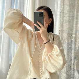 女式春秋新款仙气微透亚麻宽松V领飘带包扣装饰花苞袖女式衬衫