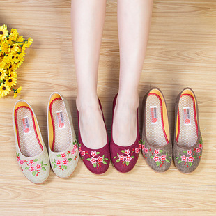 New Style Old Beijing Cloth Shoes for Women, Flat Heels, Round Toes, Tbottomon Soles, Ancient Style Hanfu Shoes, Middle-Aged and Elderly Fashionable Mom Shoes Wholesale