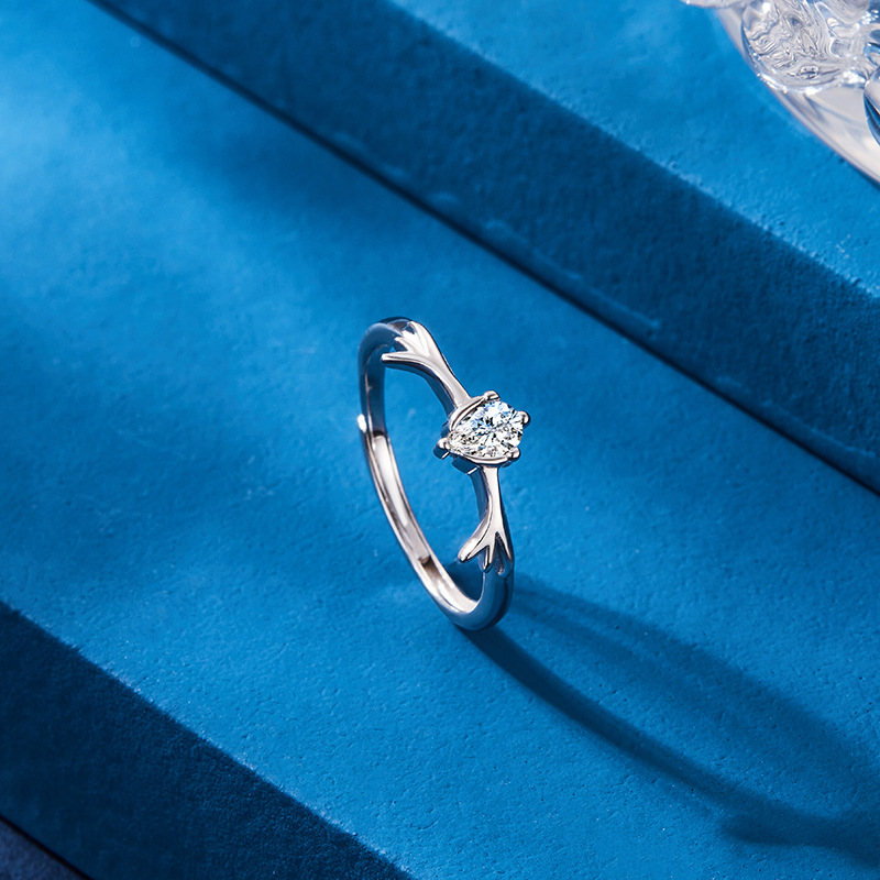 Yi Lu tiene su pareja anillo de plata esterlina par para hombres y mujeres anillo de luz de lujo nicho diseño apertura letras para novia