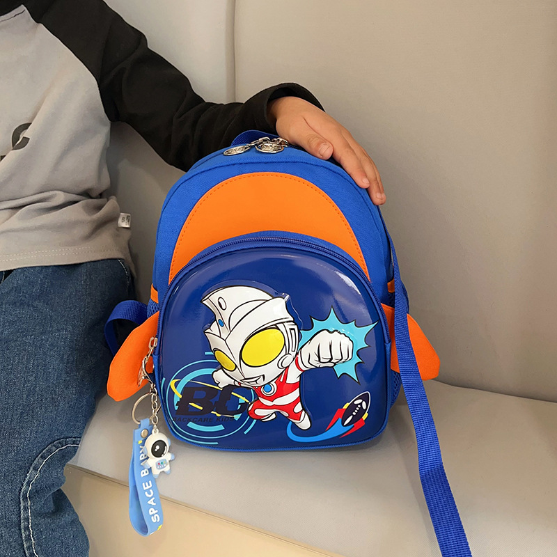 Nuevo jardín de infantes caricatura bebés Ultraman mochila de cáscara dura pequeña mochila de comercio exterior para niños cáscara de huevo mochila pequeña