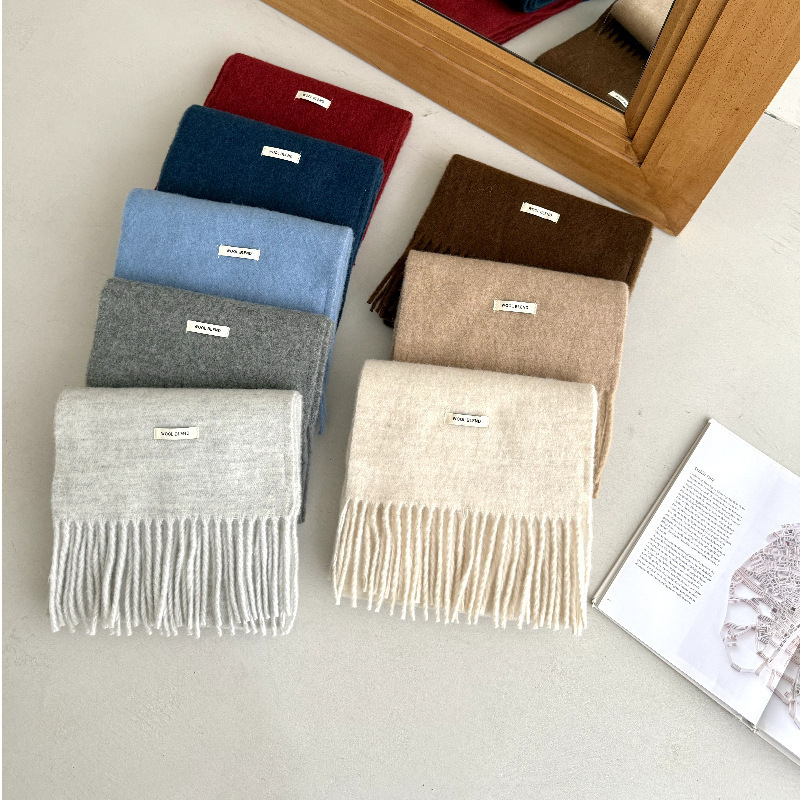 In-stock wholesale from the manufacturer: high-quality wool-blend scarves for women, featuring classic tassel designs and a warm, knitted texture, perfect for autumn and winter In-stock wholesale from the manufacturer: high-quality wool-blend scarves for women, featuring classic tassel designs and a warm, knitted texture, perfect for autumn and winter