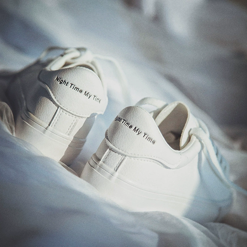 Женские белые кроссовки в уличном стиле весна 2025, новые плоские кеды в корейском стиле, женские повседневные кроссовки для бега в стиле Ins, универсальные.