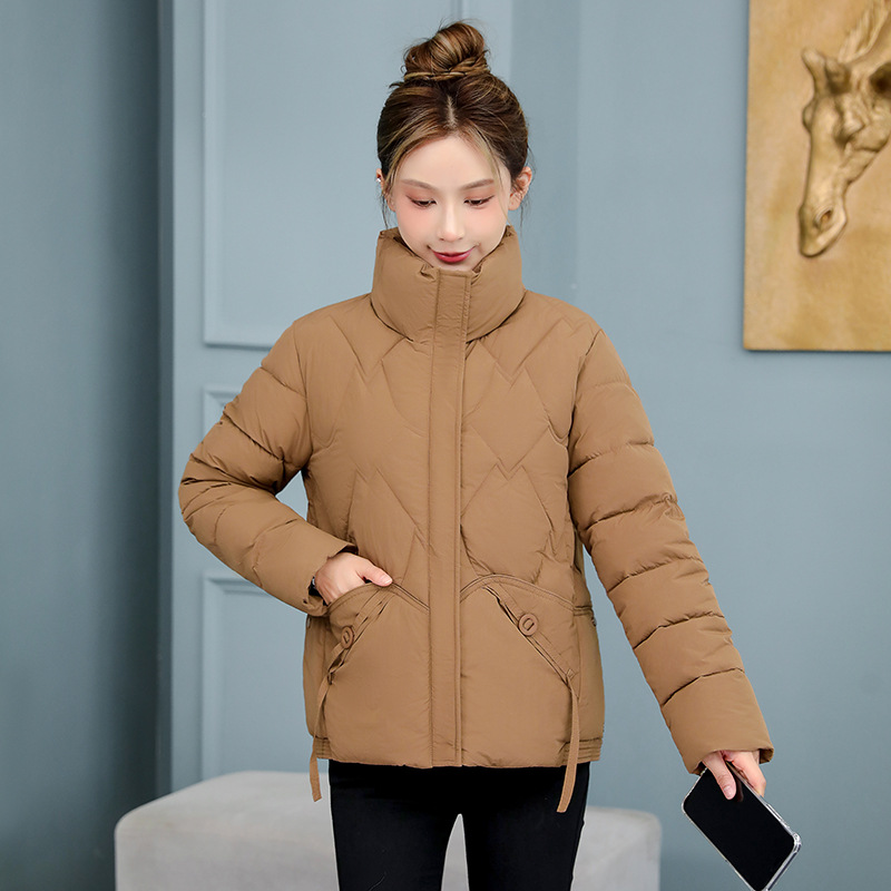 2023 invierno nuevo comercio exterior moda femenina temperamento de viaje simple ligero brillante con ropa de algodón de pluma corta image 10