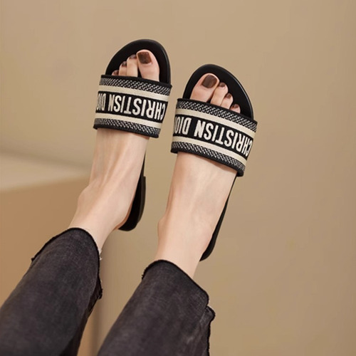 Fashionable Slippers for Women with Outer Design - 2025 New Women's Letter Slippers for Travel and Vacation - Flat Summer Women's Shoes