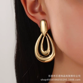 耳环;耳钉;项链