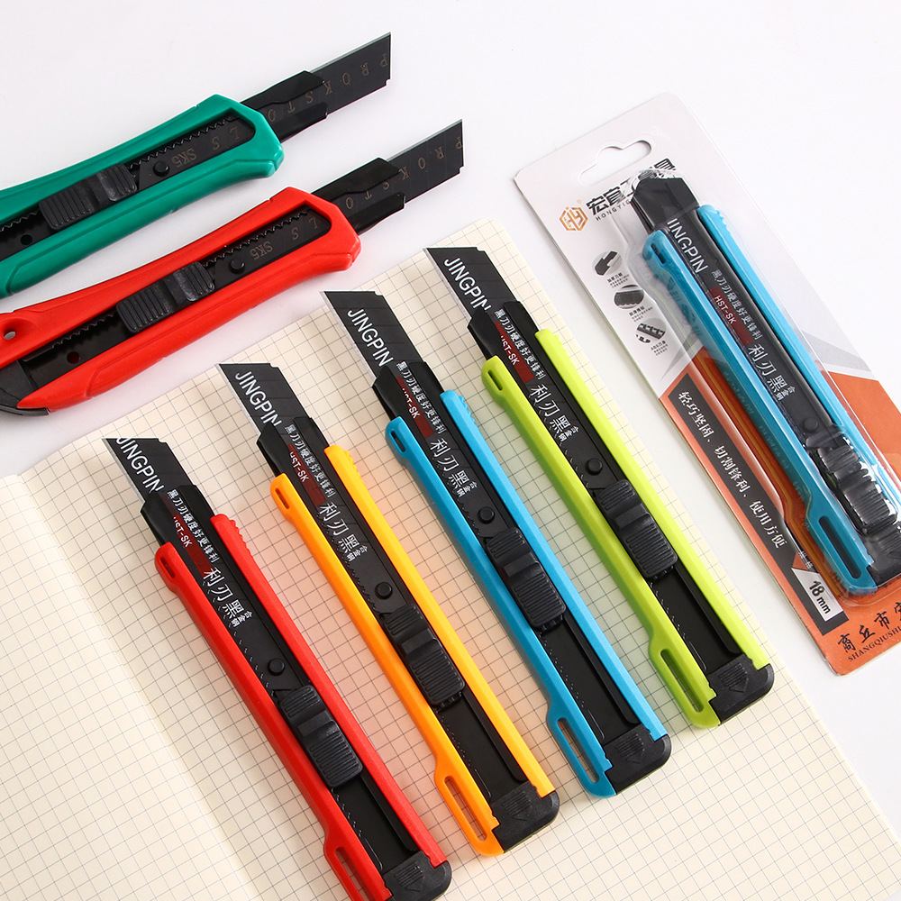 Cuchillo de uso general de hoja negra SK5 Cuchilla grande de 18mm Cuchillo de papel tapiz de metal de plástico Cuchillo de caja exprés Cuchillo de papel al por mayor