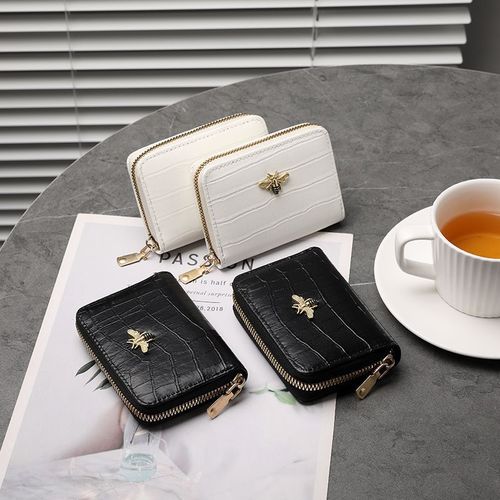 Package Lady's exquisite and high-end card holder with multiple card slots, thin design, ID card and driver's license portable and safe.